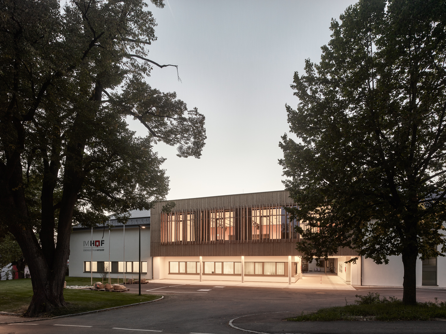 Gemeindezentrum Katsdorf__TWO-IN-A-BOX-ARCHITEKTEN ___©_KURT HOERBST 2021